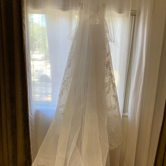 Mira Zwillinger Bridal Gown Corset Floral Detail with Sequin Tule Bow Size 4 - Picture 16 of 16